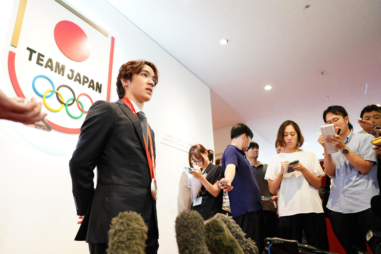 授与式を終え思いを語る宇野昌磨さん（撮影・横山健太）