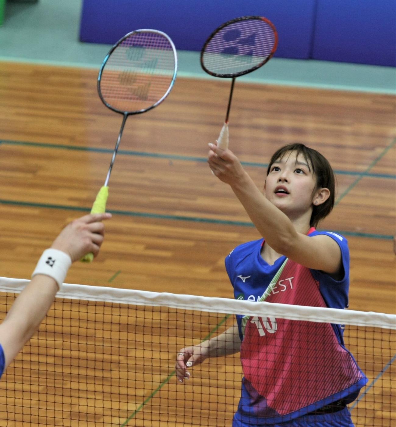 混合ダブルス4回戦　プレーをする田口（撮影・藤塚大輔）