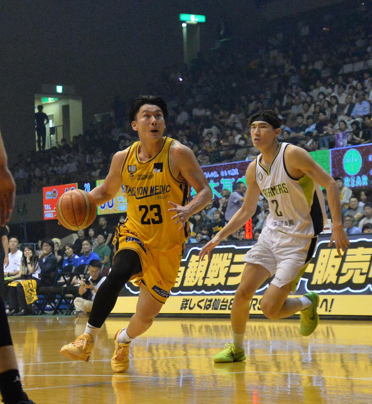 仙台対フォルモサドリーマーズ　シュートを放つB1仙台・半沢（撮影・浜本神威）
