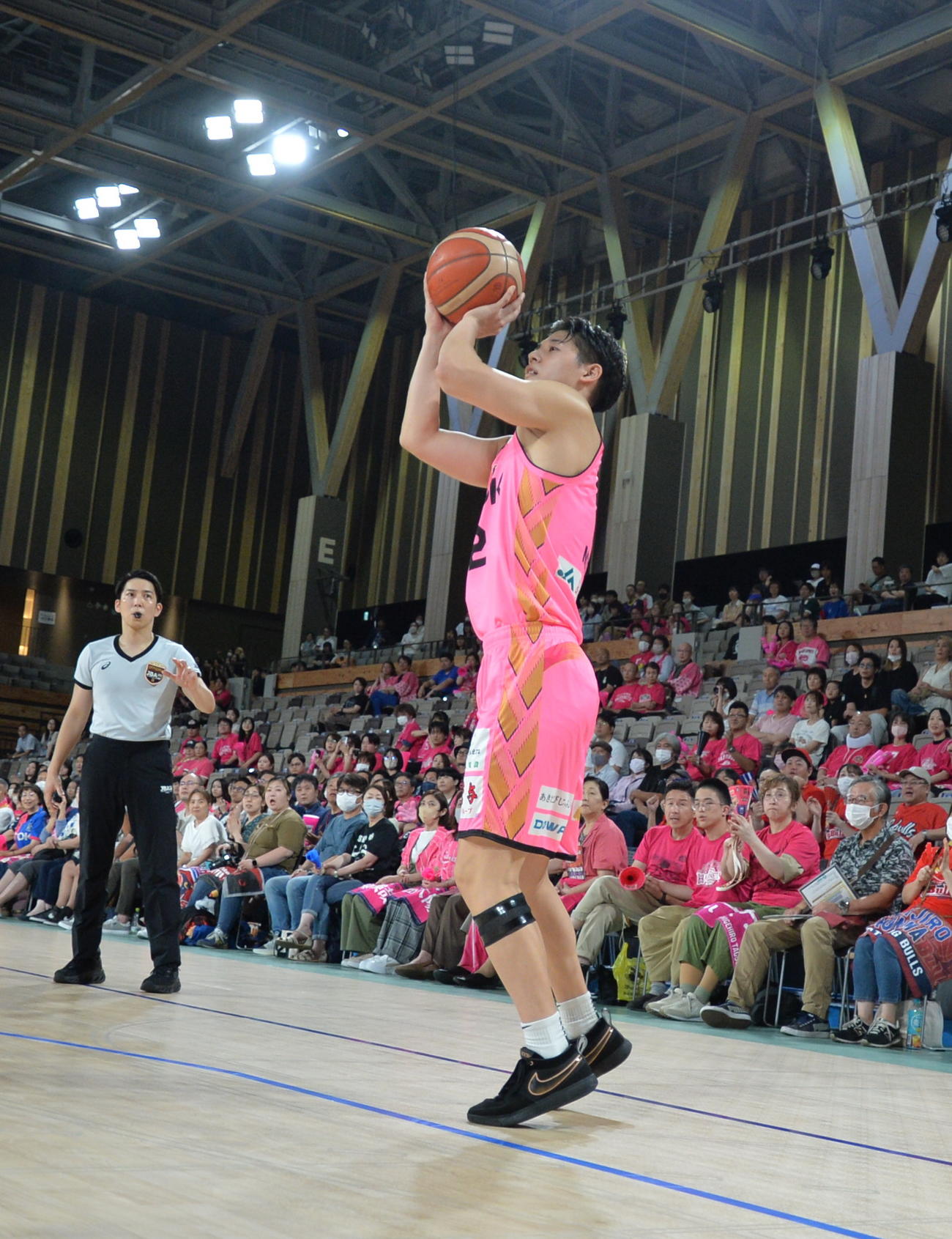 秋田対岩手　第4Q、3点シュートを放つB1秋田・元田（撮影・浜本神威）