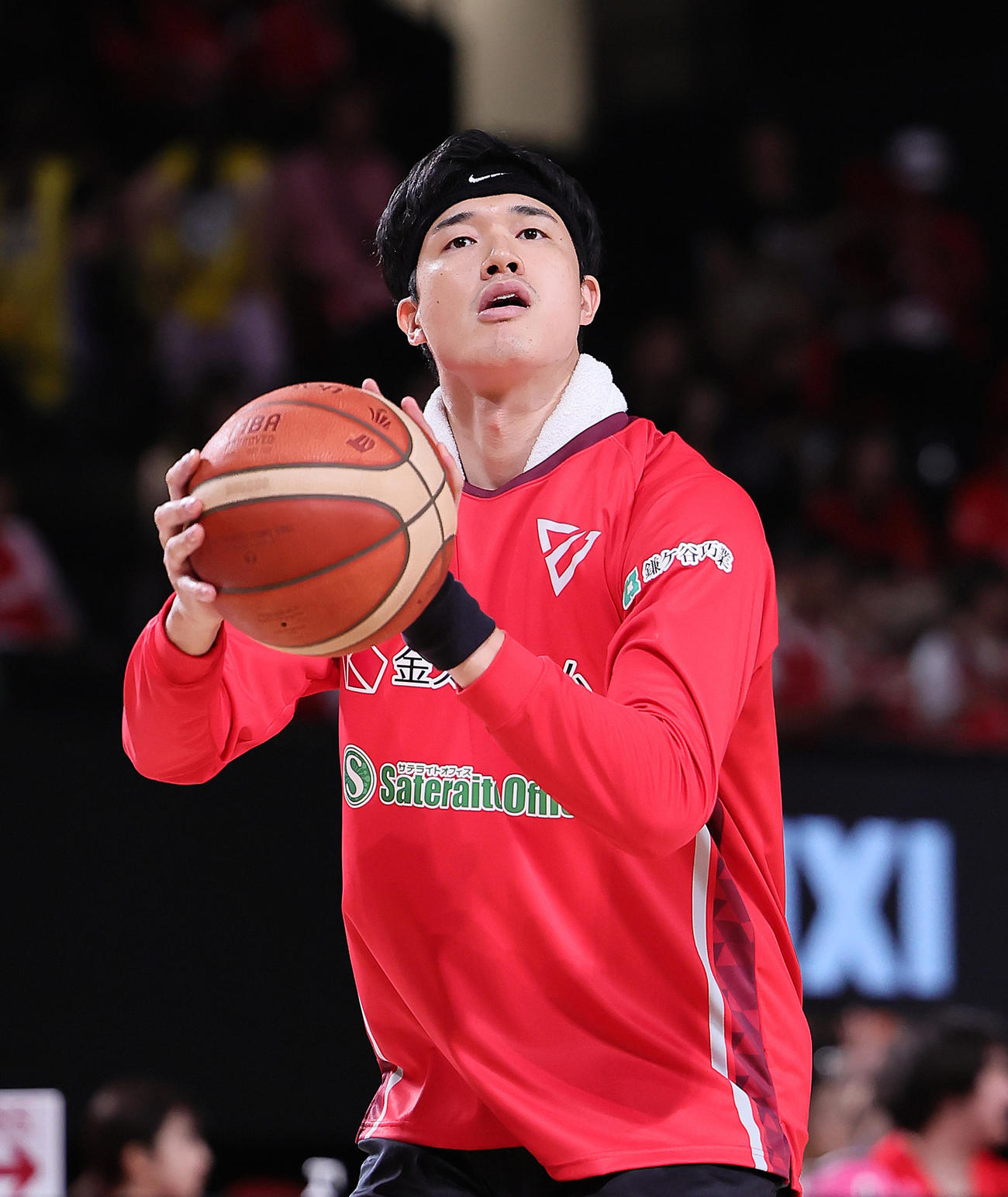 試合前練習に臨む千葉J渡辺（撮影・足立雅史）