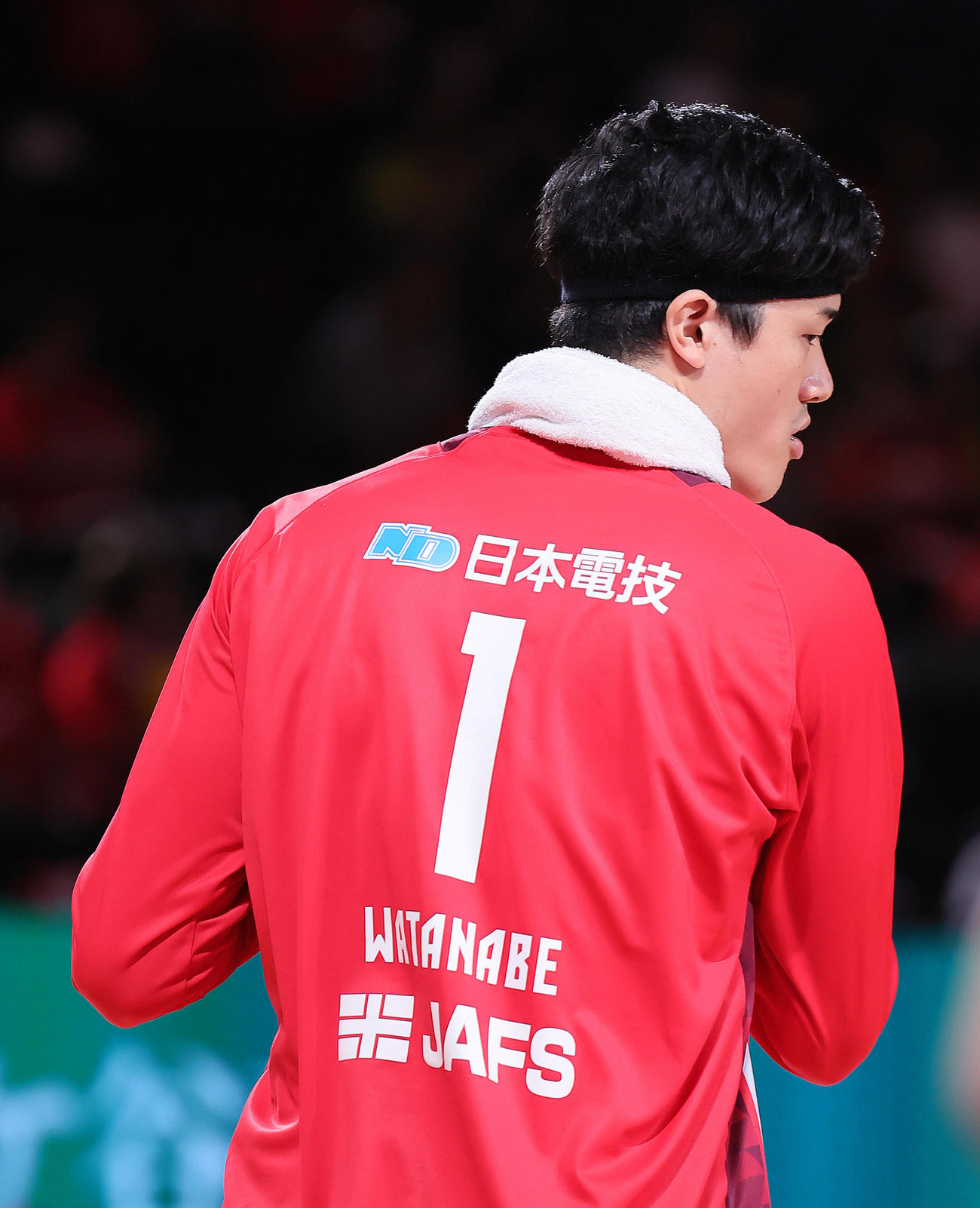 試合前練習に臨む千葉J渡辺（撮影・足立雅史）