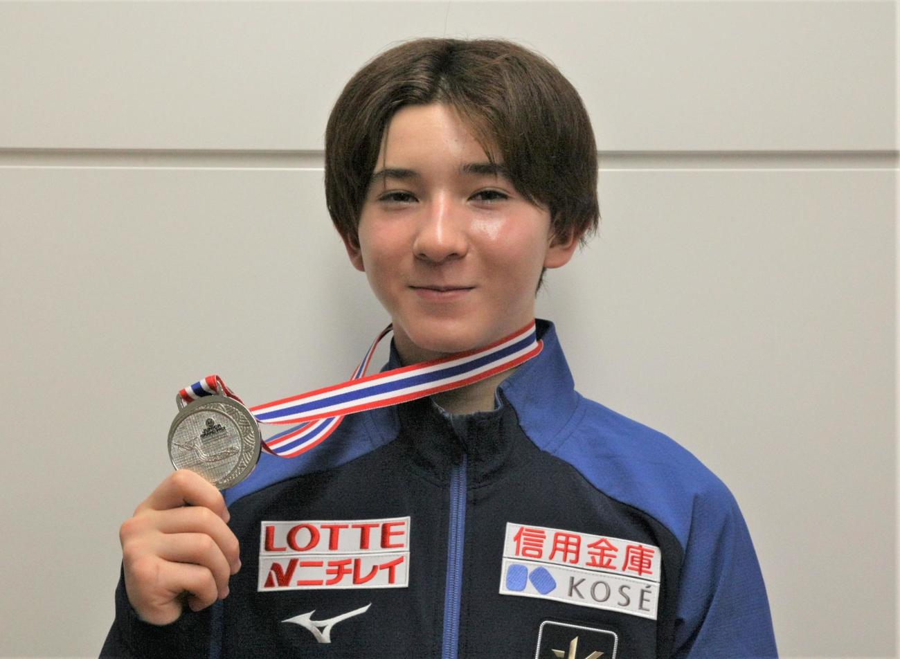 フィギュアスケートのジュニアグランプリシリーズ第3戦タイ大会から帰国した中田璃士（撮影・藤塚大輔）