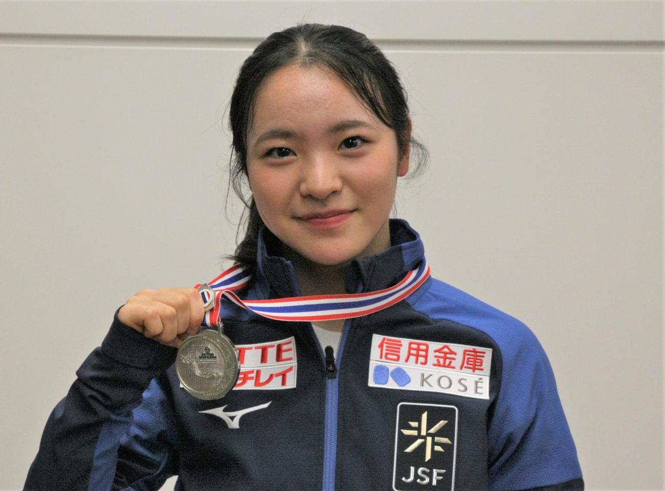 フィギュアスケートのジュニアグランプリシリーズ第3戦タイ大会から帰国した高木謠（撮影・藤塚大輔）