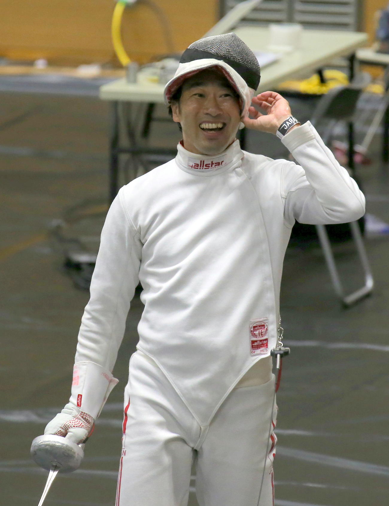 フェンシング全日本選手権　男子エペ3回戦で山田優に惜敗も、笑顔を見せる坂本圭右（撮影・木下淳）