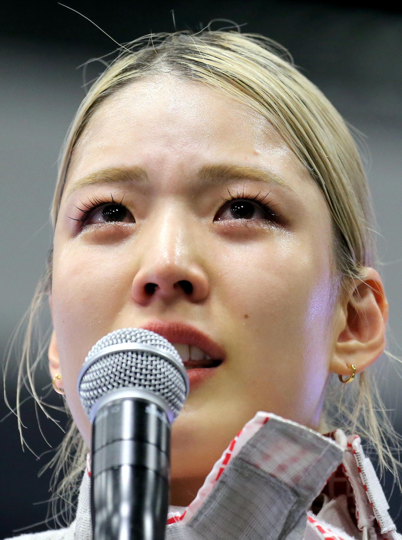 フェンシング全日本選手権　女子サーブルで2年ぶり4度目の日本一に返り咲き、感涙で目を潤ませた江村美咲（撮影・木下淳）
