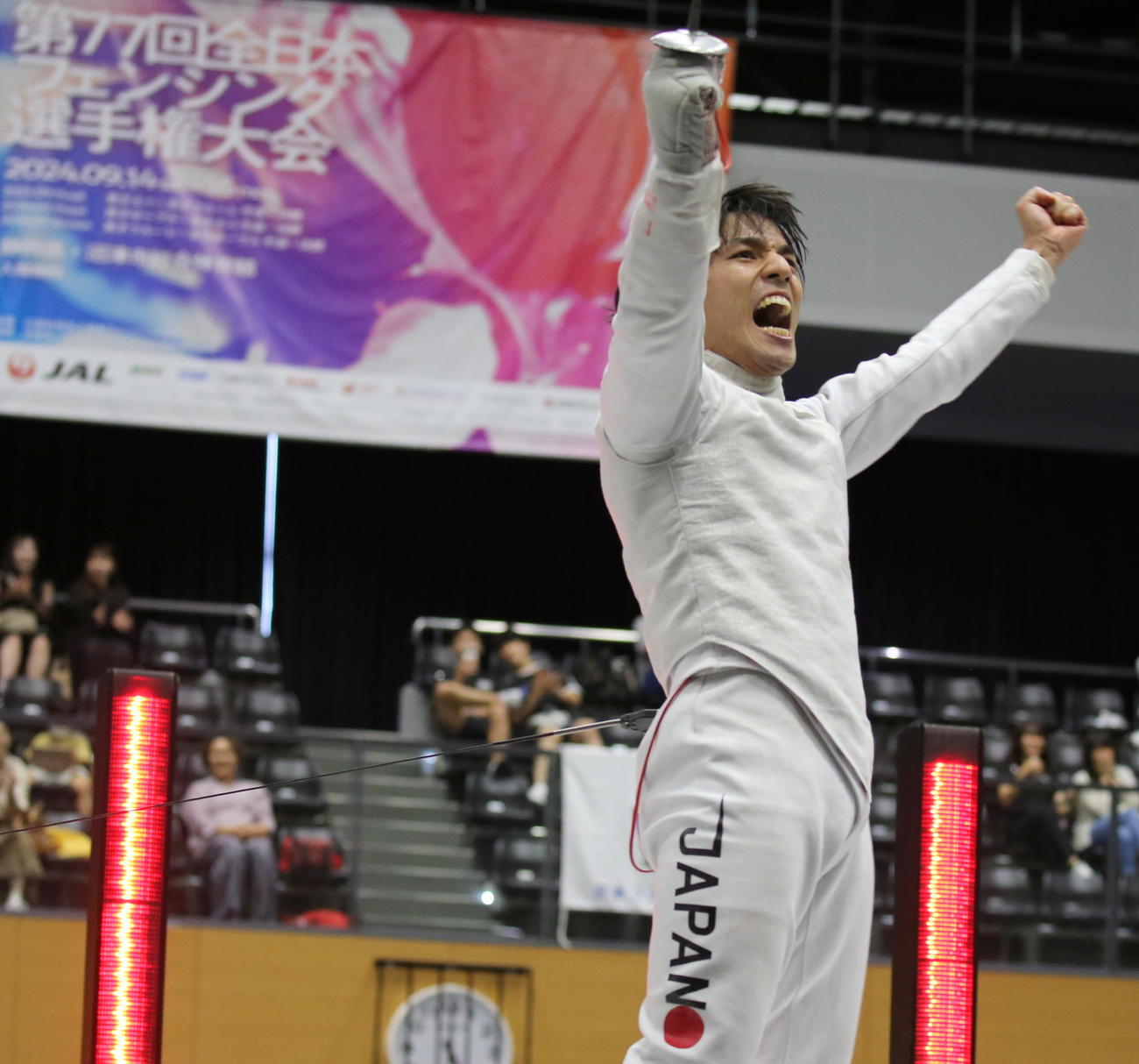 フェンシング全日本選手権　男子フルーレで初優勝した安部慶輝（撮影・木下淳）