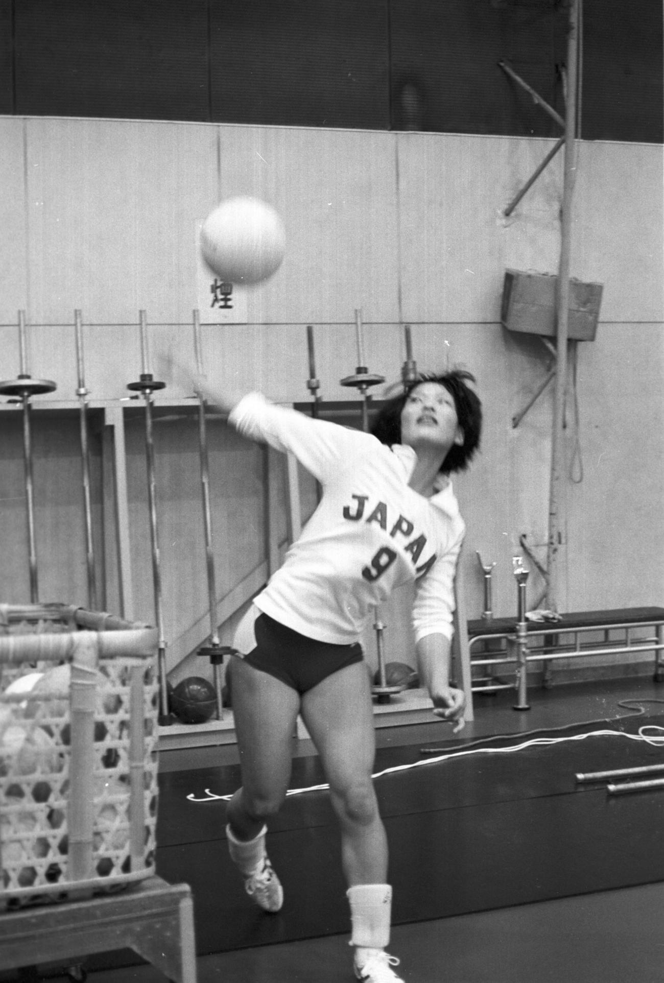 モントリオール五輪の代表に選ばれた荒木田裕子さん（1976年7月撮影）
