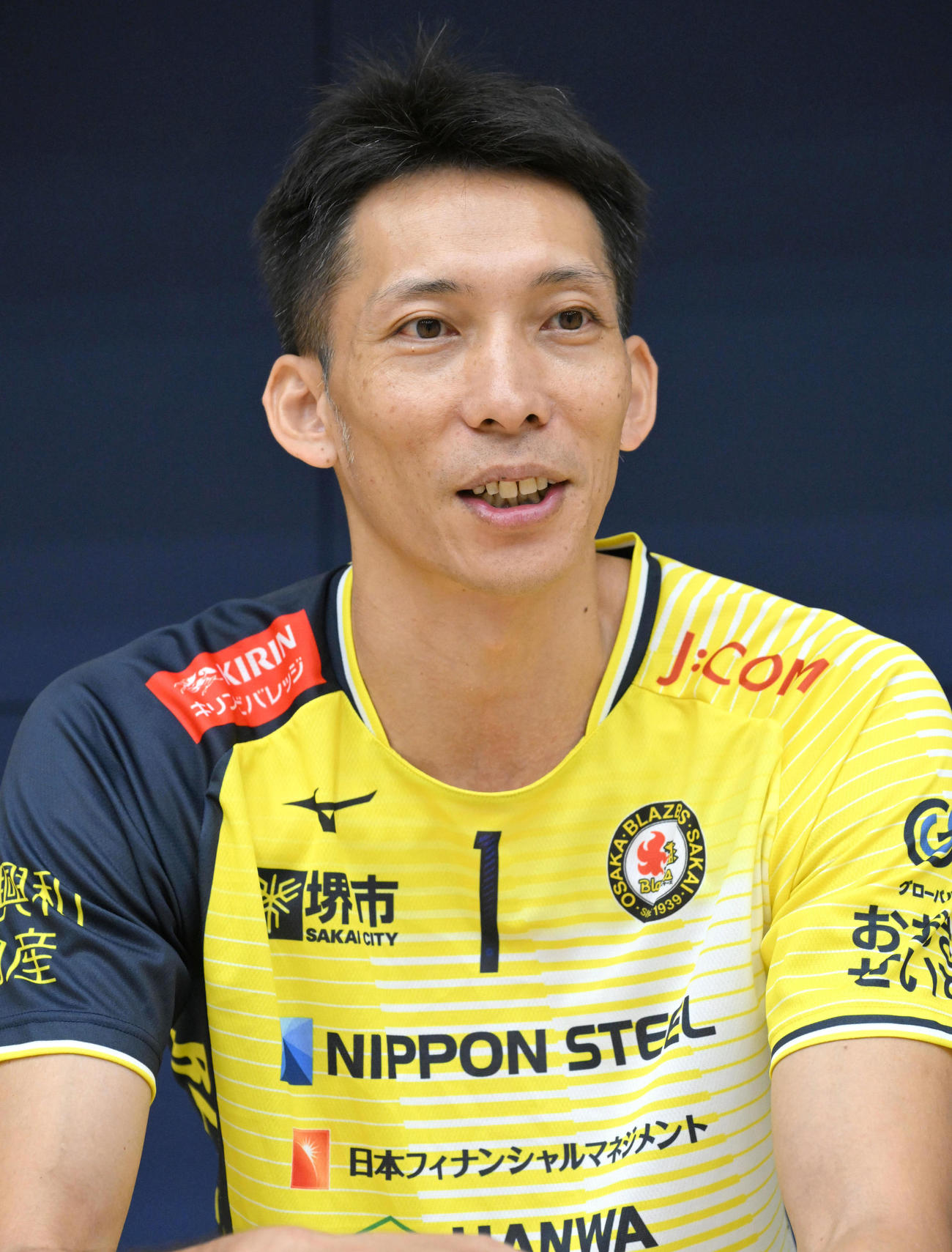 インタビューに答える日本製鉄堺ブレイザーズ・松本慶彦（撮影・石井愛子）