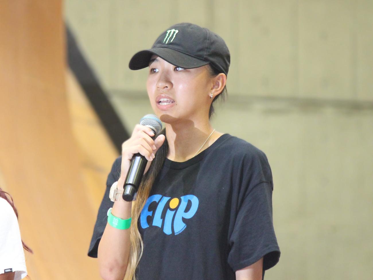 会見で意気込みを語る赤間（撮影・勝部晃多）