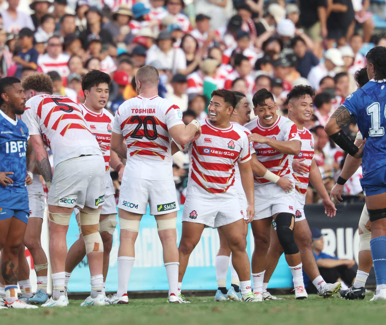 15日、サモア戦に勝利した日本フィフティーン