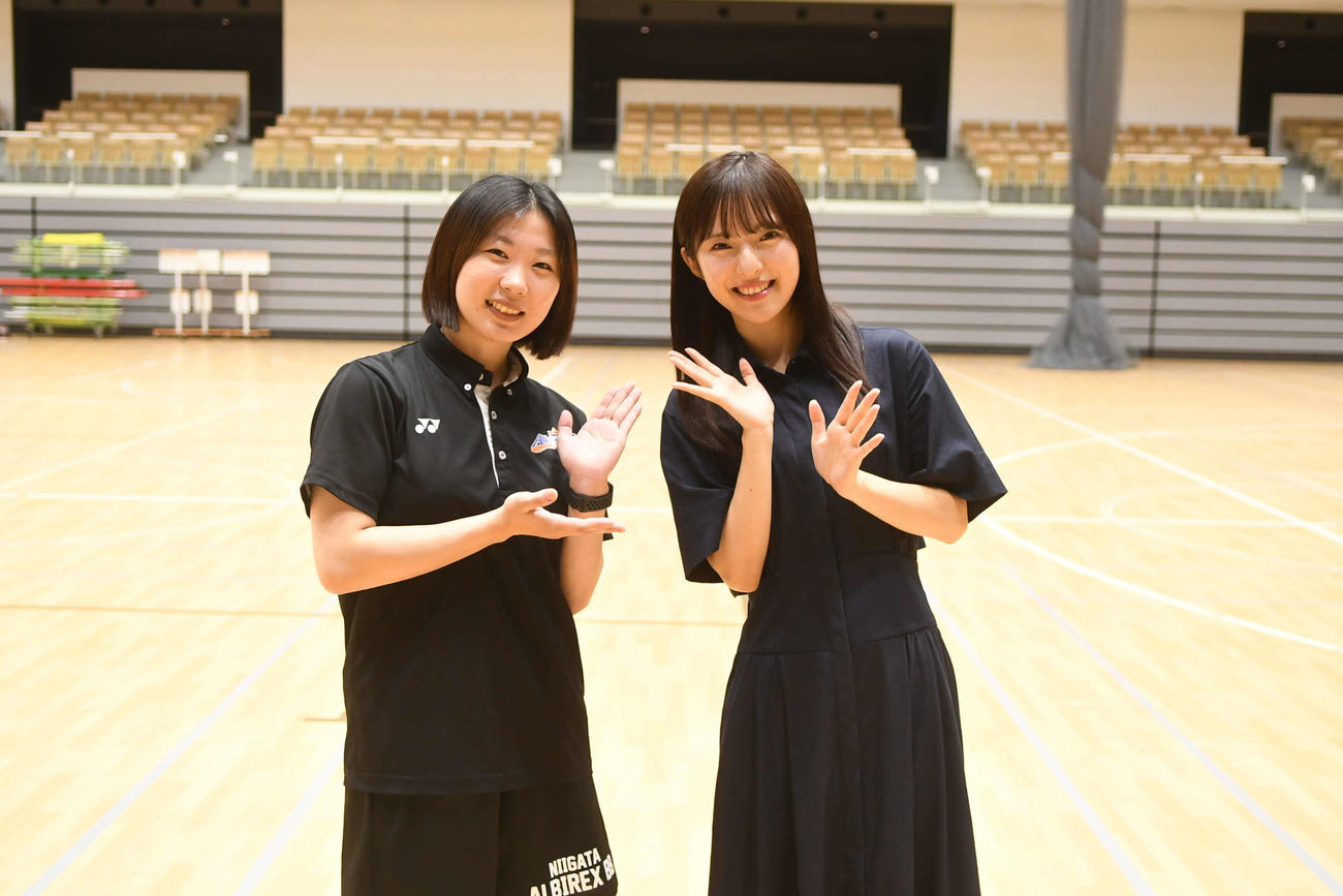真面目で明るい伶奈さん（左）。これからも注目しますね