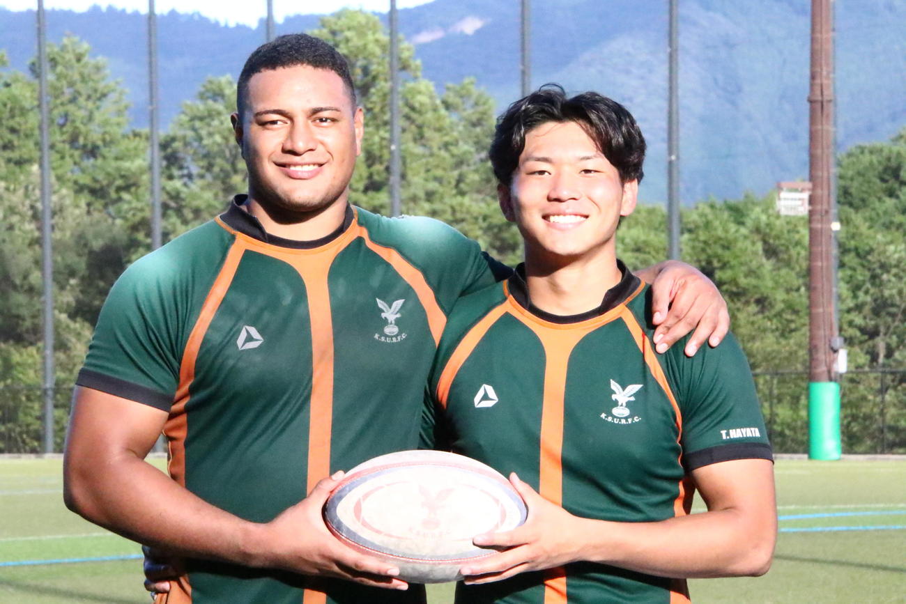 京産大の共同主将。左からソロモネ・フナキ、辻野隼大（撮影・竹本穂乃加）