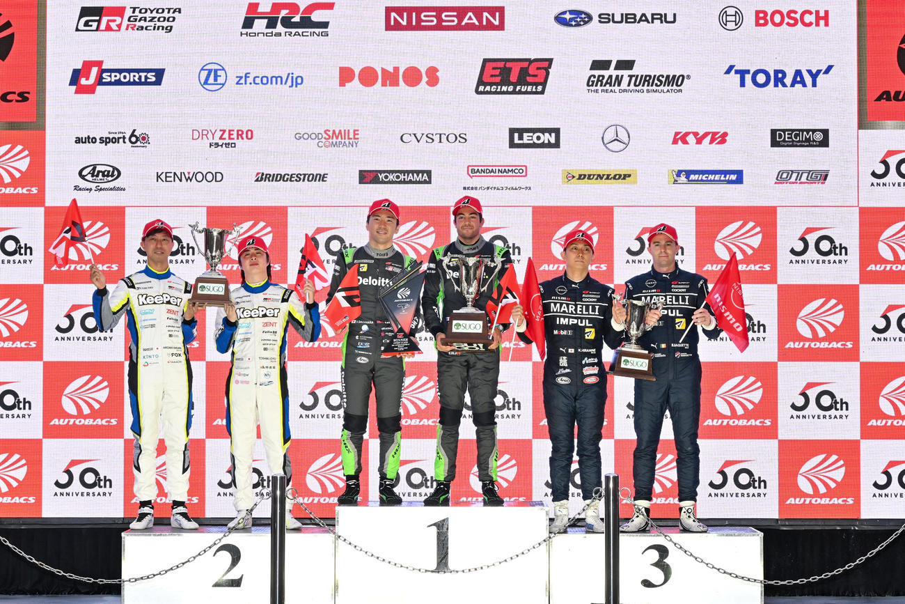 GT500クラス優勝のDeloitte TOM'S GR Supra（笹原右京／ジュリアーノ・アレジ組）2位のKeePer CERUMO GR Supra（石浦宏明／大湯都史樹組）3位のMARELLI IMPUL Z（平峰一貴／ベルトラン・バゲット組）