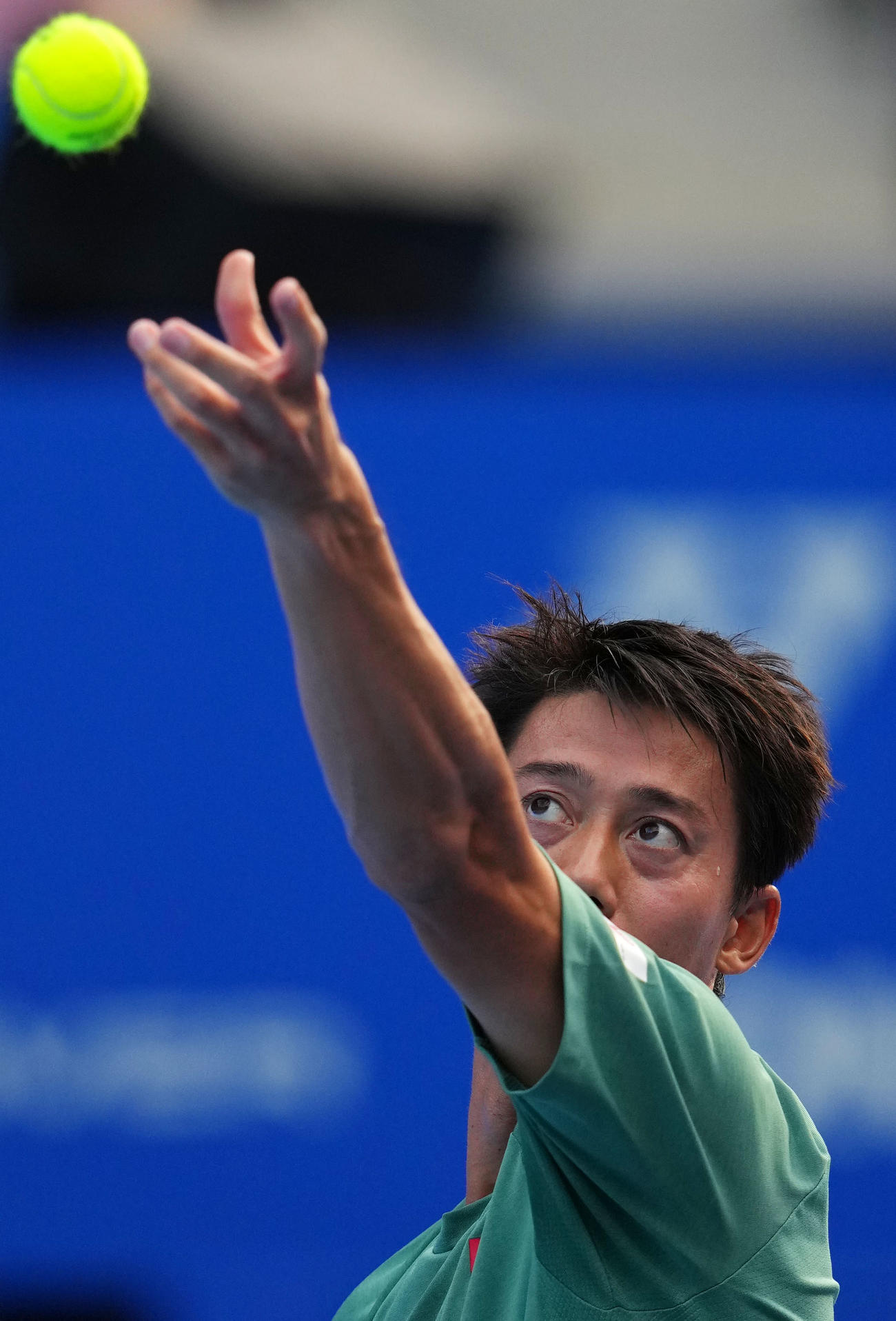 公開練習で軽快な動きを見せる錦織（撮影・横山健太）