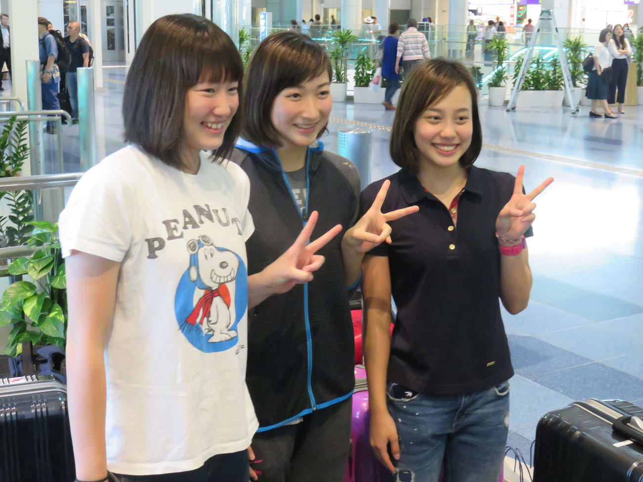 2016年5月、競泳のリオデジャネイロ五輪代表の中高生トリオが欧州GP出場のため渡欧。左から酒井、池江、今井