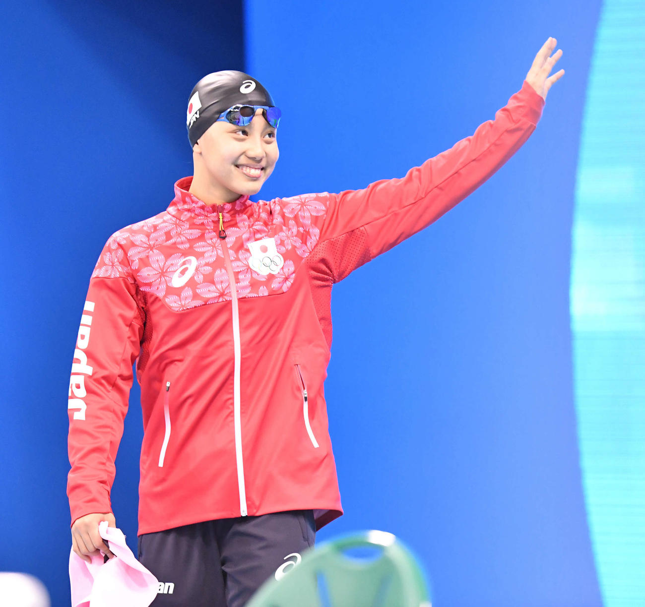16年8月、リオデジャネイロ五輪の競泳女子200メートル個人メドレー準決勝で選手紹介される今井