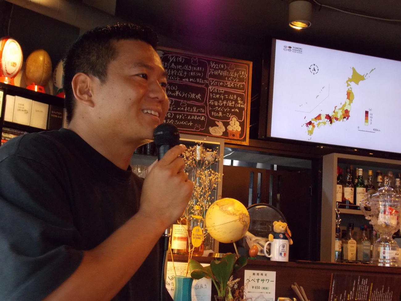 ワークショップでマイクを握る東京ベイSO岸岡智樹（撮影・松本航）