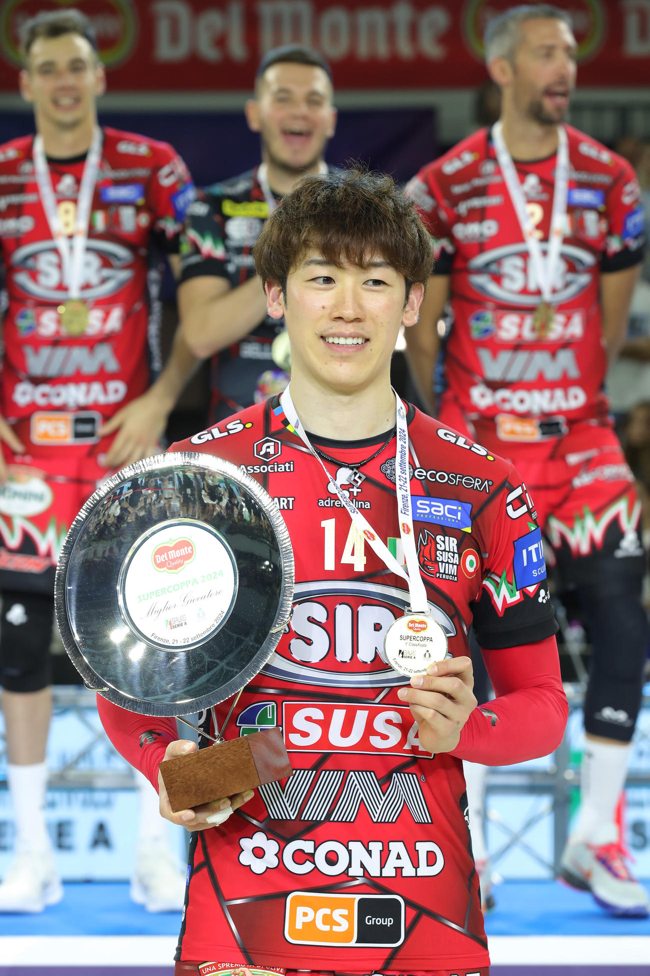 イタリアスーパー杯で優勝し、MVPを獲得した石川（C）セリエA