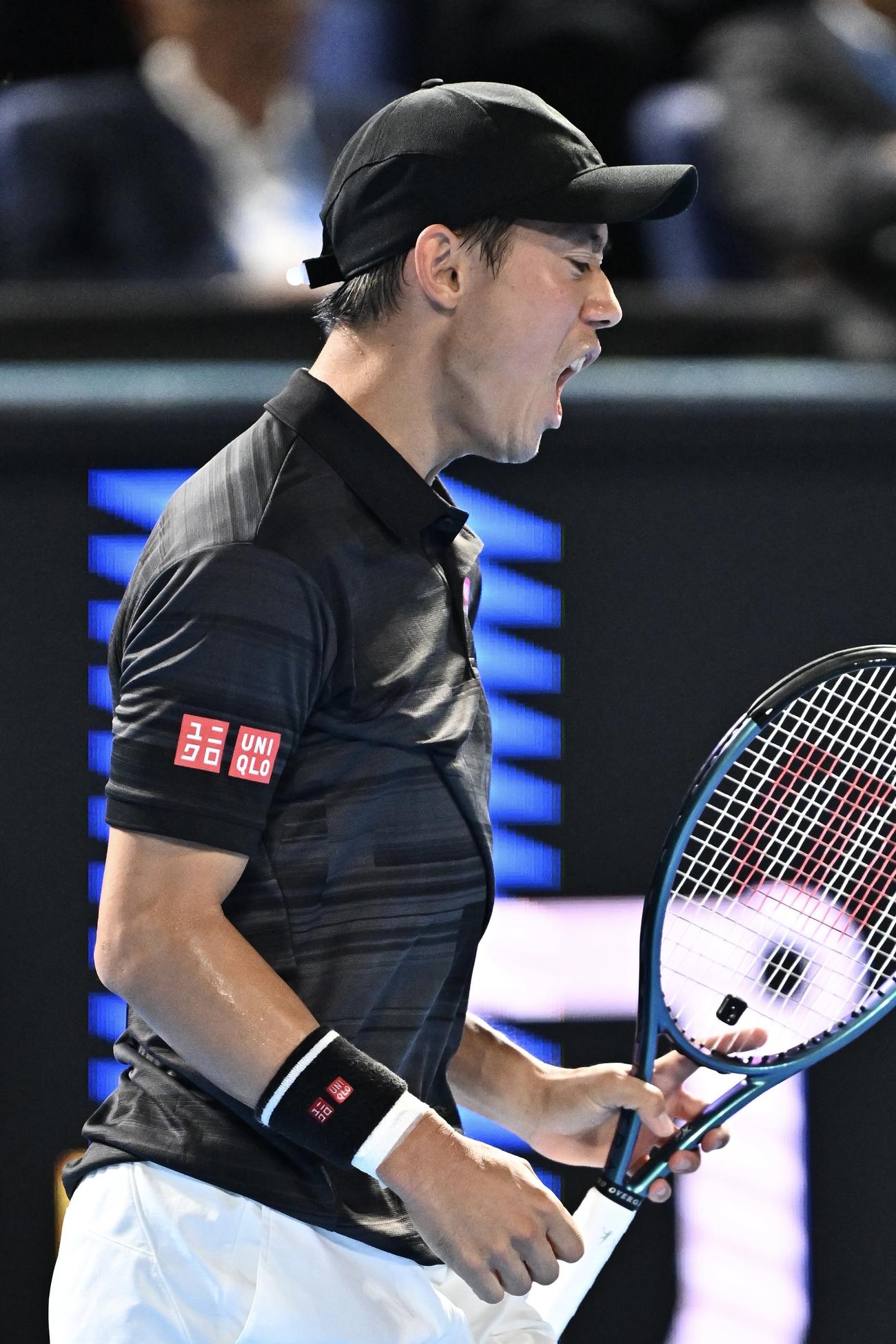 錦織対チリッチ　第2セット、ポイントを奪い雄叫びをあげる錦織（撮影・滝沢徹郎）