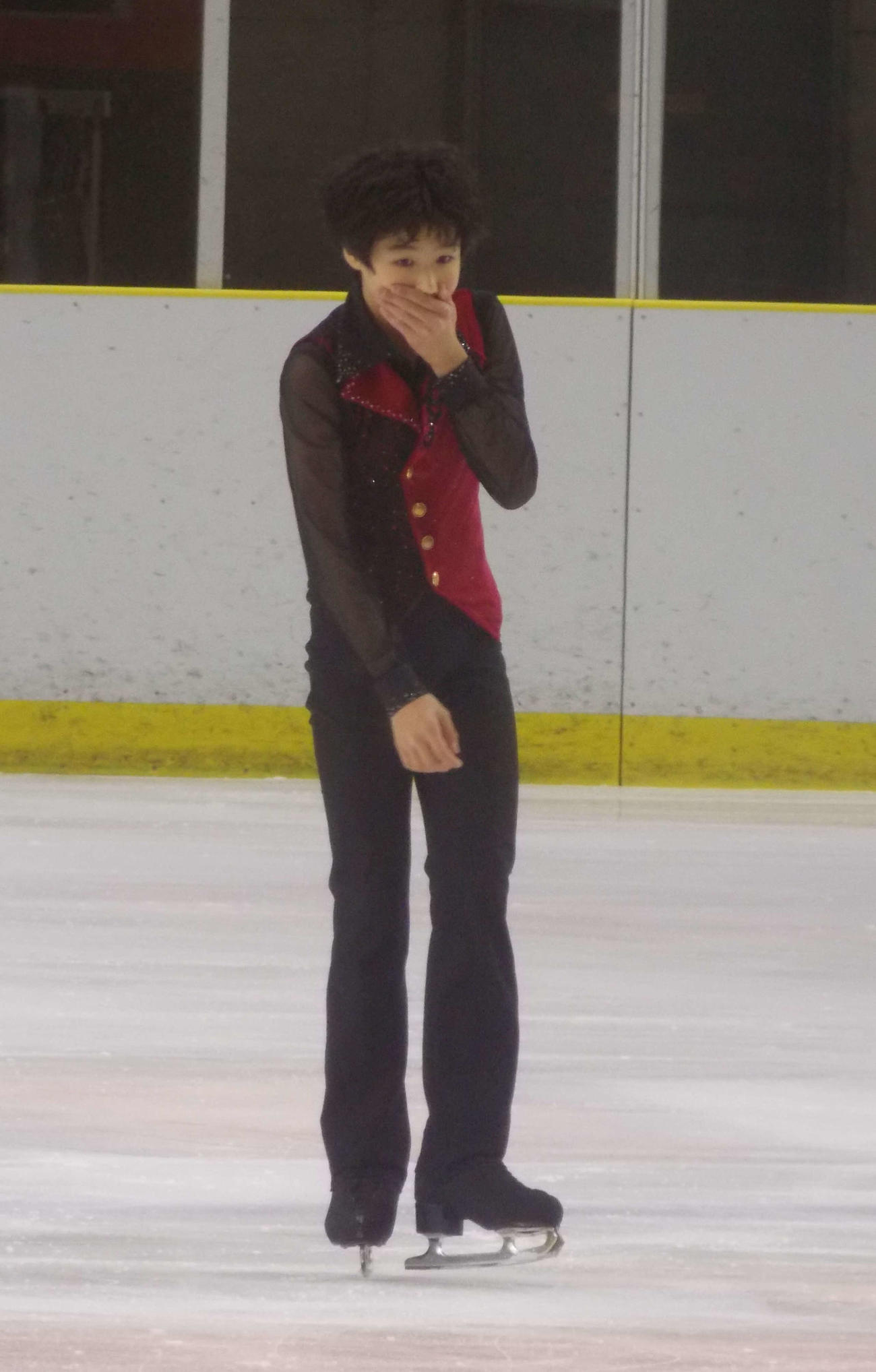 関東選手権ジュニア男子フリーの演技を終え、悔しそうなしぐさを見せる西野太翔（撮影・松本航）
