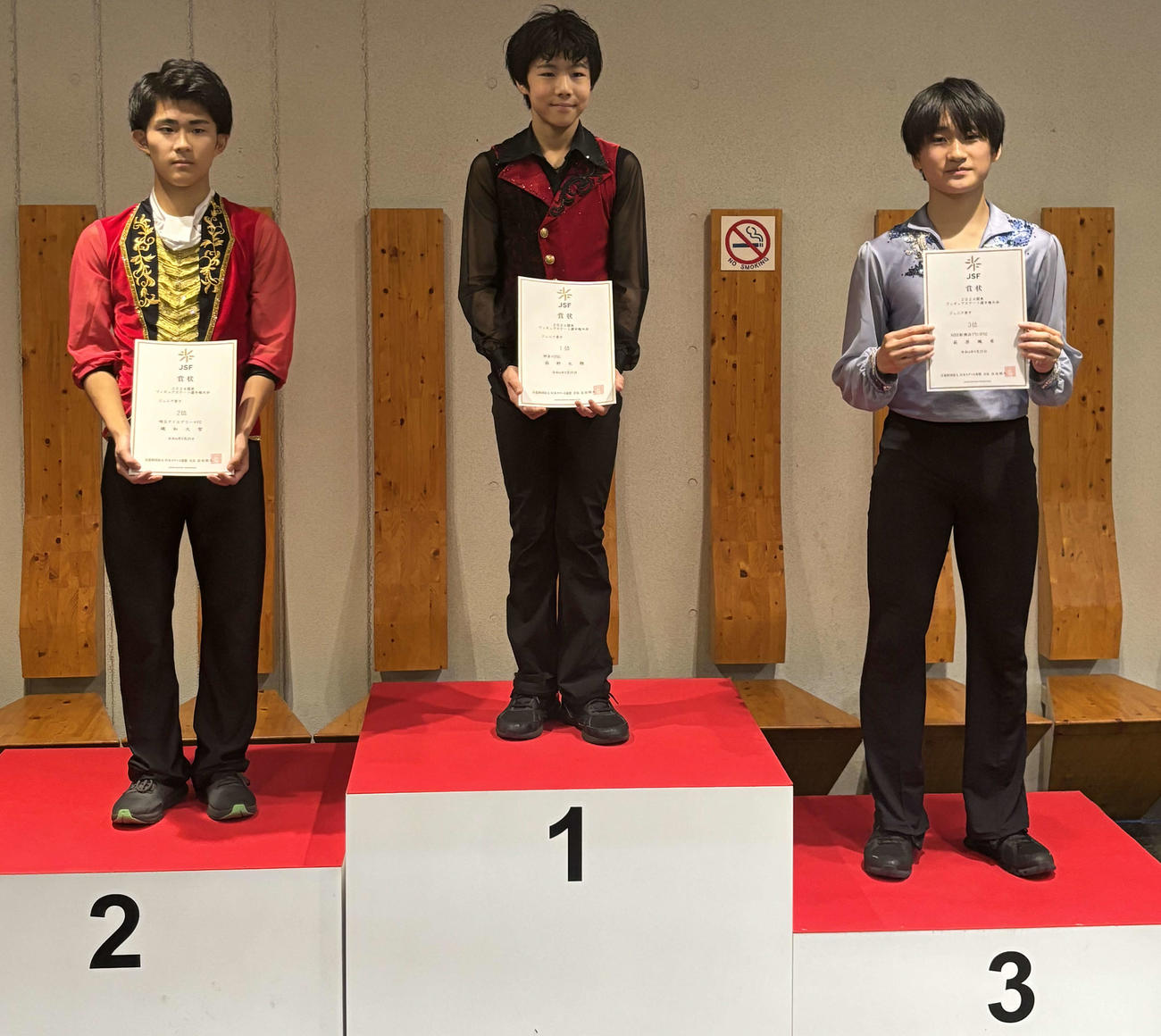 関東選手権ジュニア男子を制した西野太翔（中央）と2位の磯和大智（左）、3位の萩原颯希（撮影・松本航）（撮影・松本航）