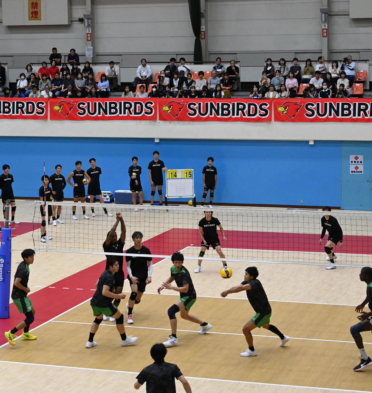 サントリーサンバーズ大阪対広島サンダーズ　熱戦となったサントリーサンバーズ大阪対広島サンダーズ（撮影・前岡正明）