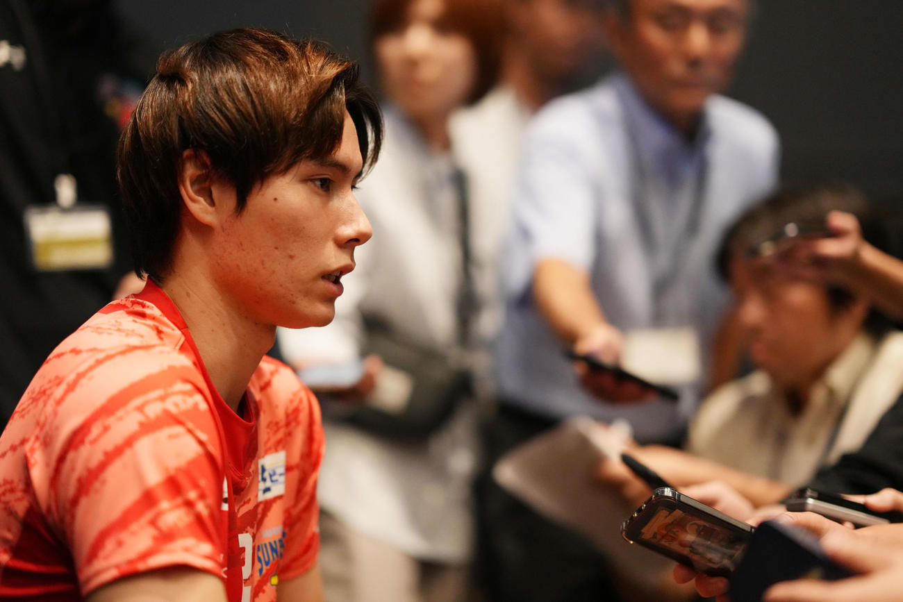 開幕に向け意気込みを語るサントリーサンバーズ大阪の高橋（撮影・横山健太）
