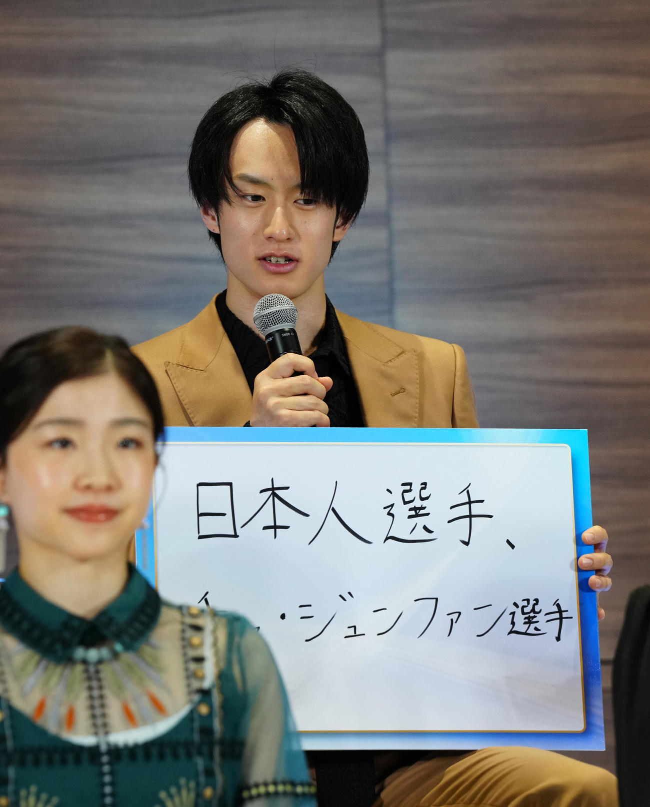 2024－25年シーズンフィギュアスケート記者会見で意識する選手を発表する山本（撮影・江口和貴）