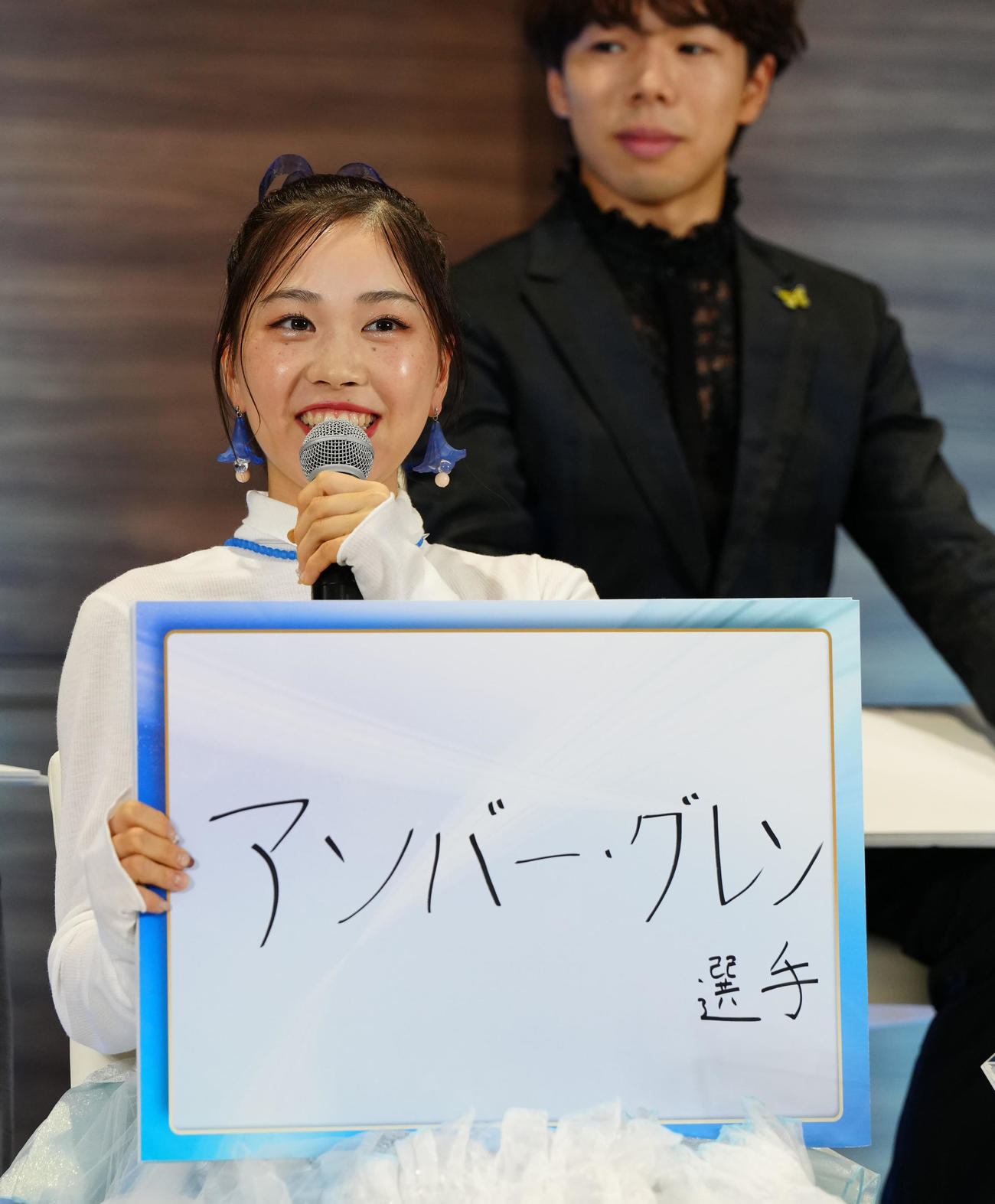 2024－25年シーズンフィギュアスケート記者会見で意識する選手を発表する吉田（撮影・江口和貴）