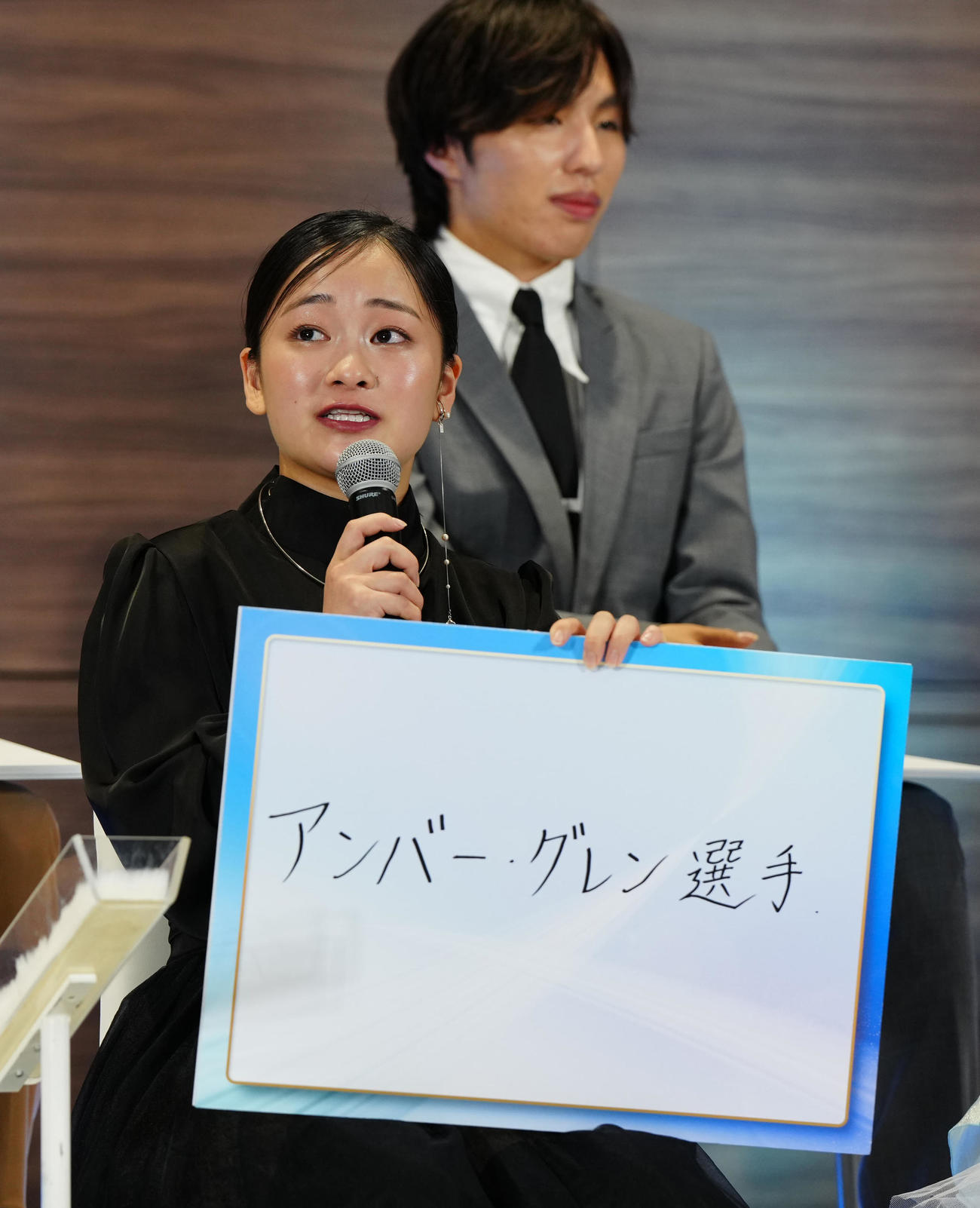 2024－25年シーズンフィギュアスケート記者会見で意識する選手を発表する渡辺（撮影・江口和貴）