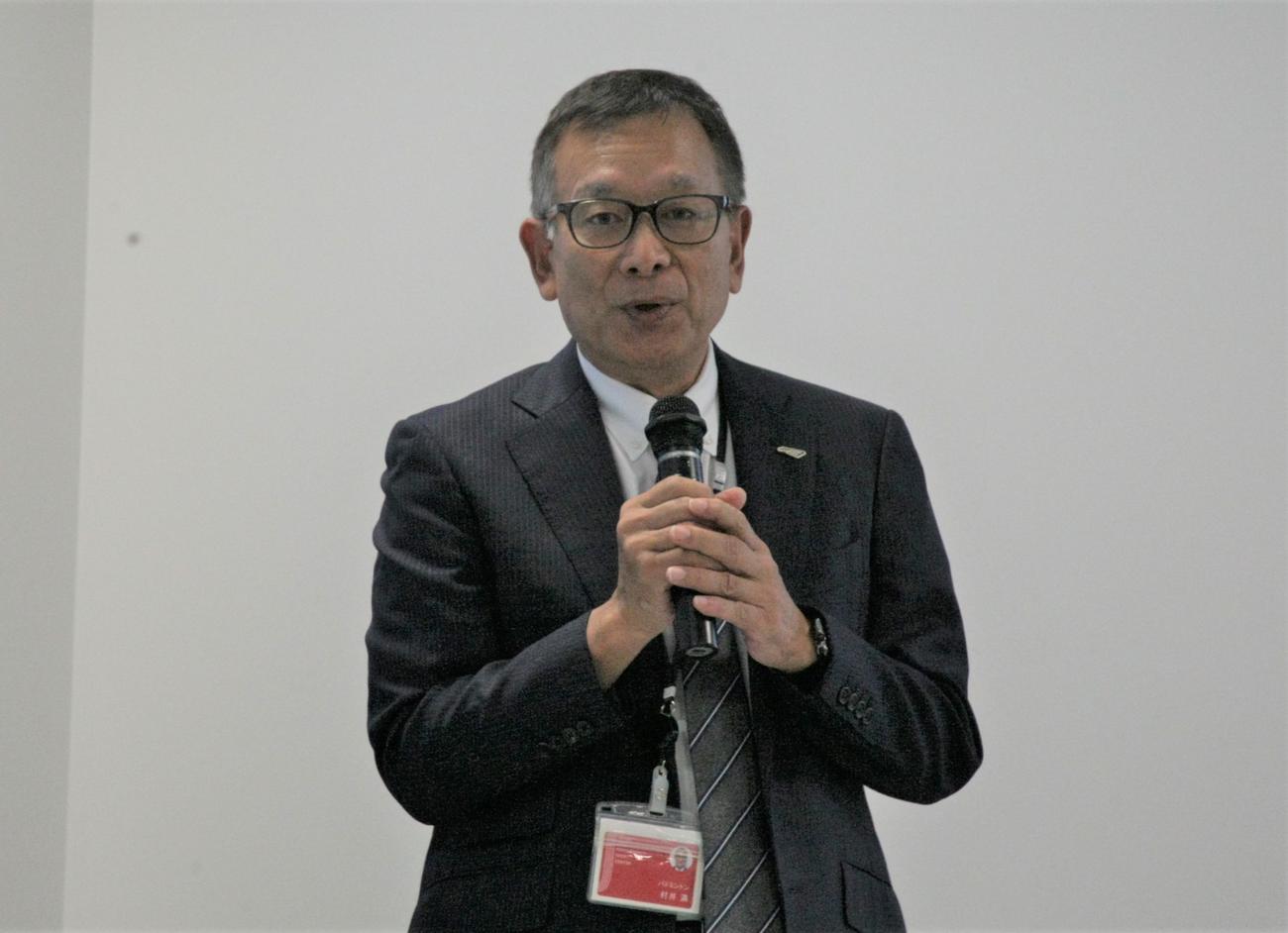 日本バドミントン協会の強化本部説明会見に出席した村井満会長（撮影・藤塚大輔）