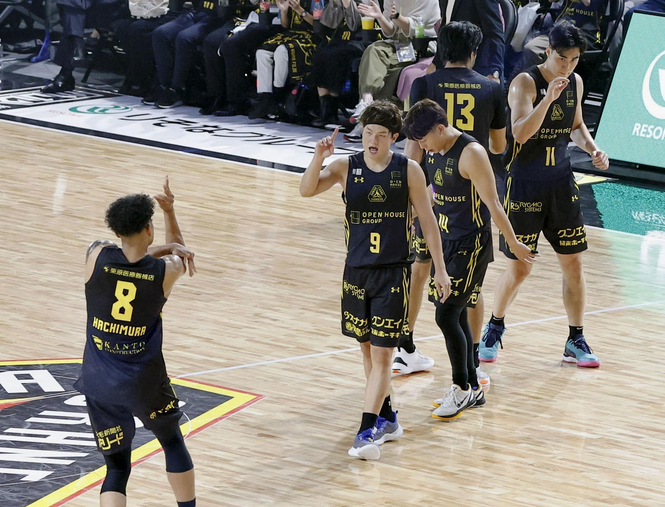 開幕戦で広島に勝利した群馬（共同）
