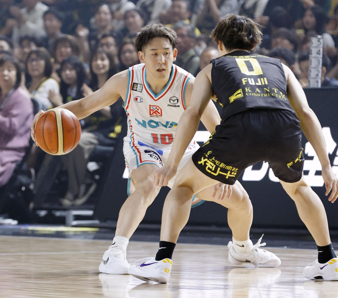 群馬対広島　第1クオーター、攻め込む広島上沢（共同）
