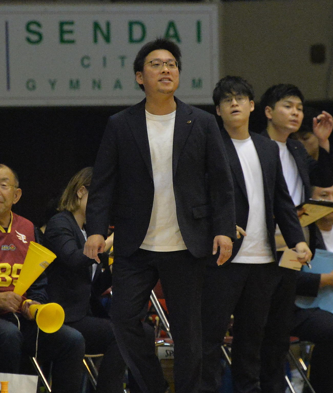 仙台対横浜　選手に声をかける落合HC（撮影・浜本神威）