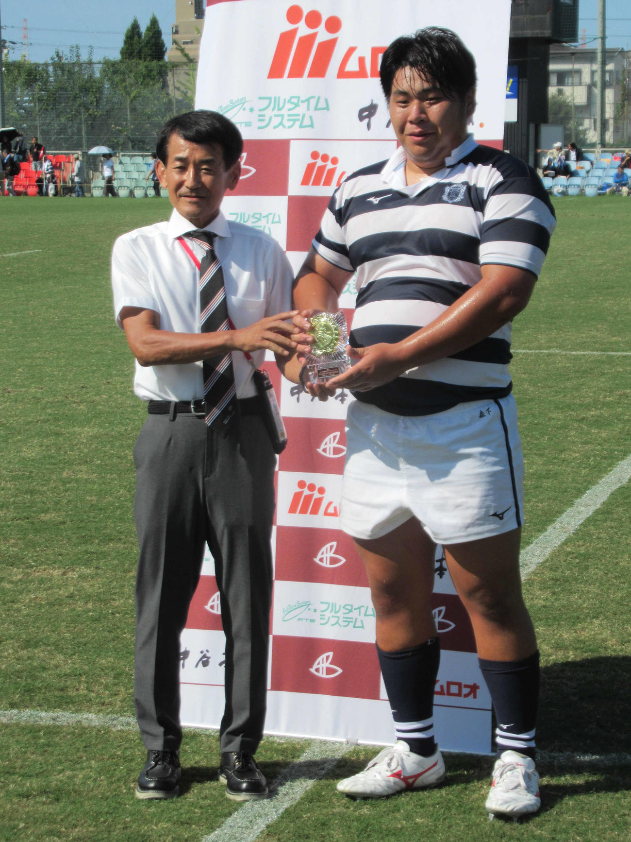 逆転の決勝トライを決めた関西大の森下（2024・10・6　東大阪市花園ラグビー場第2グラウンド　撮影・実藤健一）