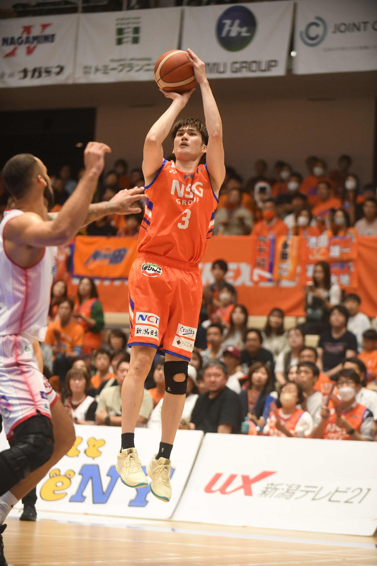 新潟対八王子　第3Q、新潟大矢はシュートを決める