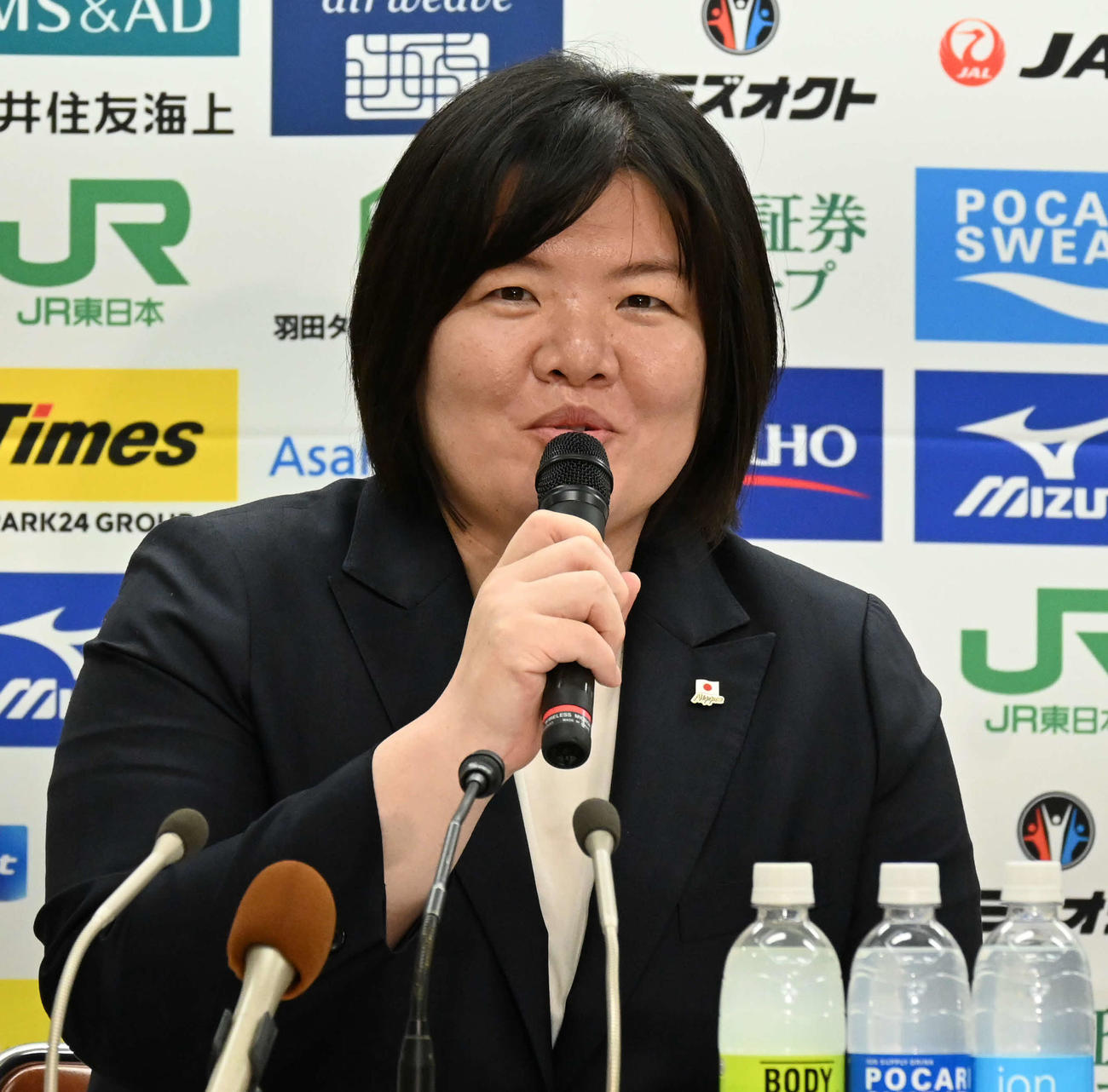 ロサンゼルス五輪への思いを語る柔道女子日本代表の塚田新監督＝2024年10月9日（撮影・飯岡大暉）
