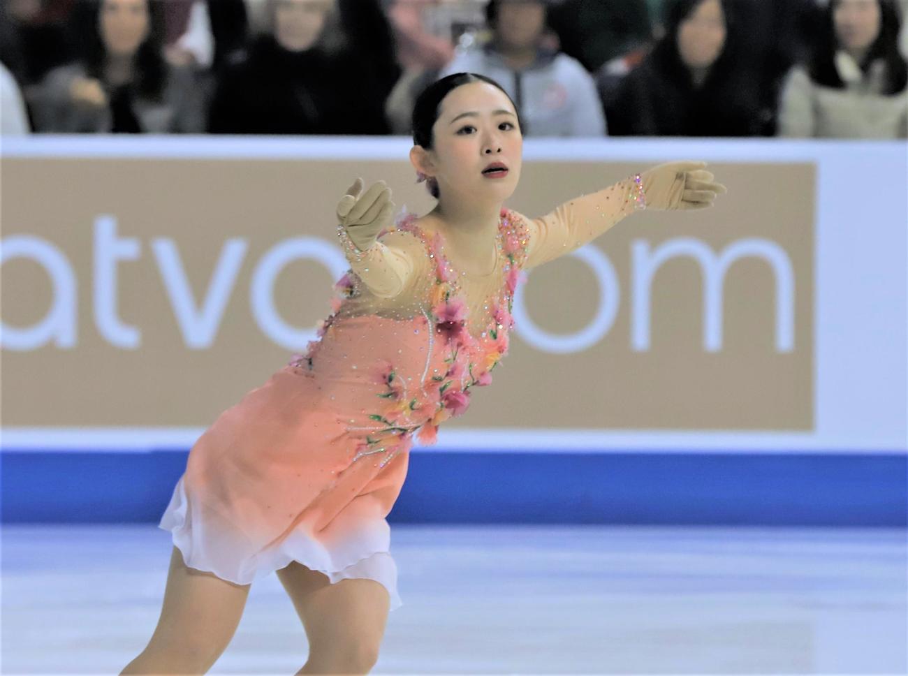 フィギュアスケートGPシリーズ第1戦スケートアメリカ　女子フリーで演技を披露する青木（撮影・藤塚大輔）
