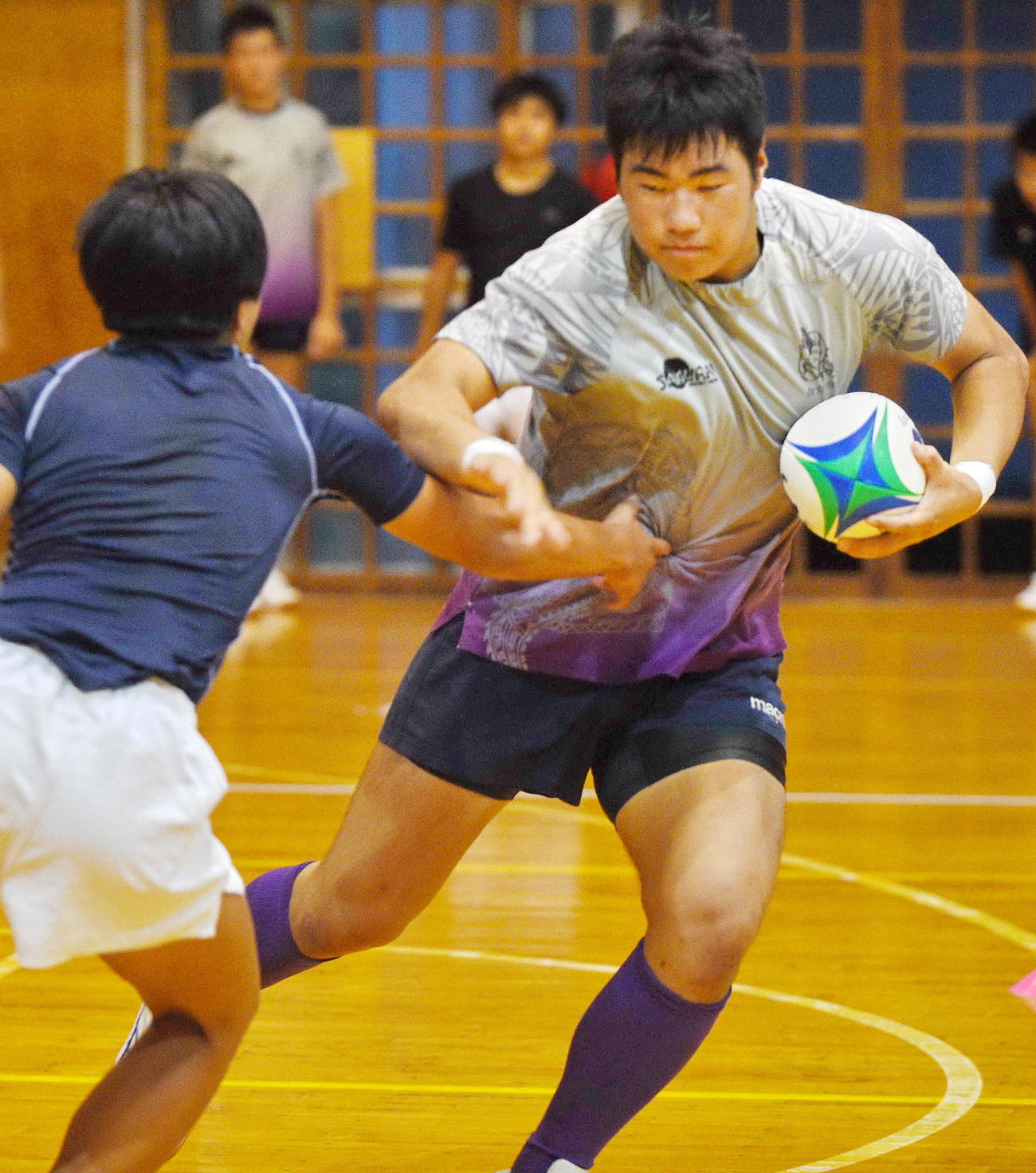チームをけん引する浜松工・高橋主将（右）