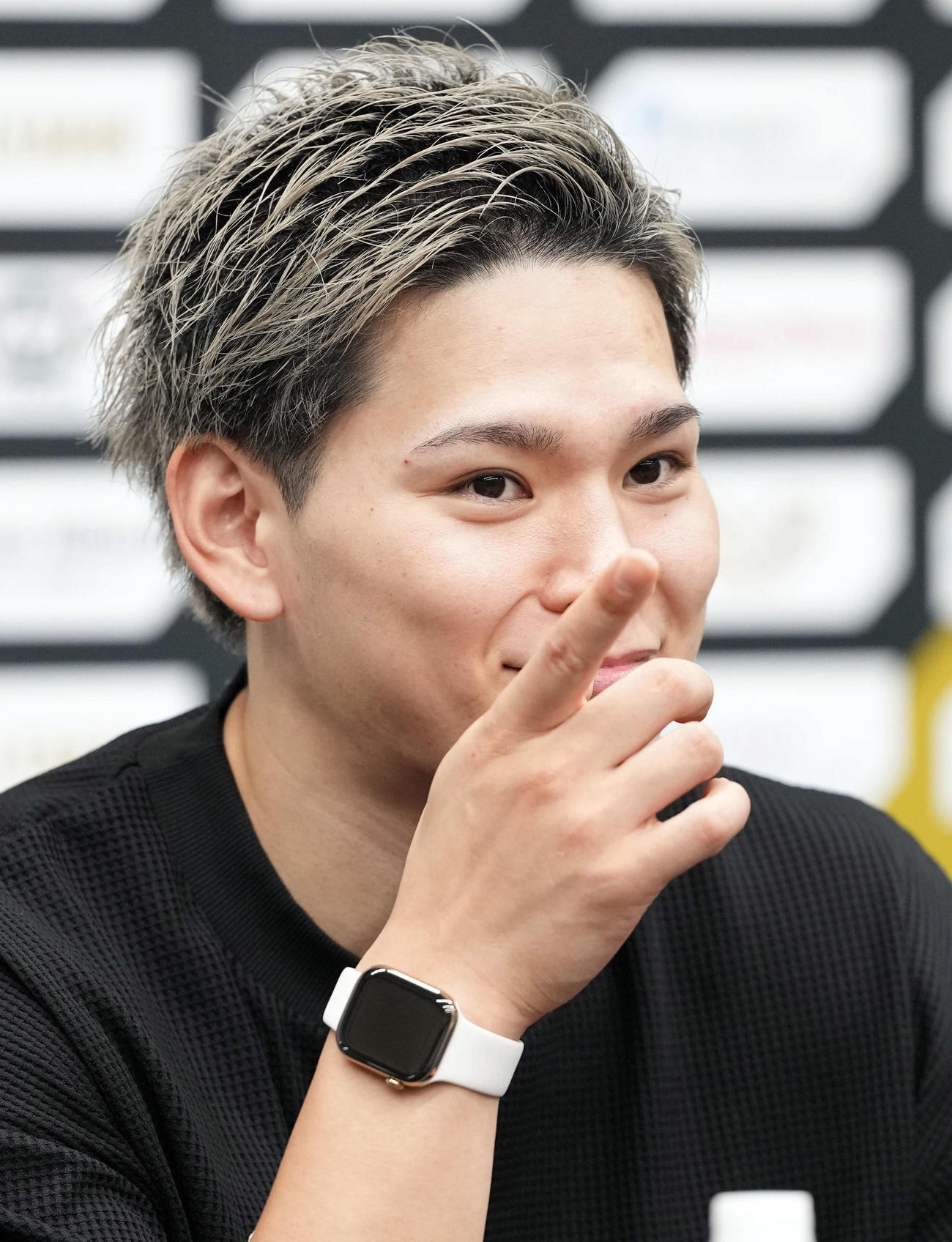 サントリー対大阪B　試合を終え記者会見で笑顔を見せる大阪B西田（撮影・たえ見朱実）