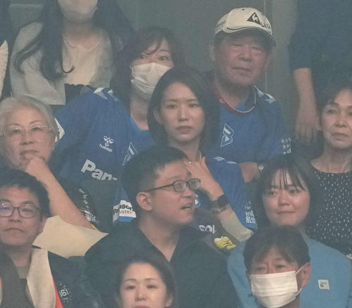 サントリー対大阪B　応援に駆けつけた古賀紗理那さん（撮影・たえ見朱実）