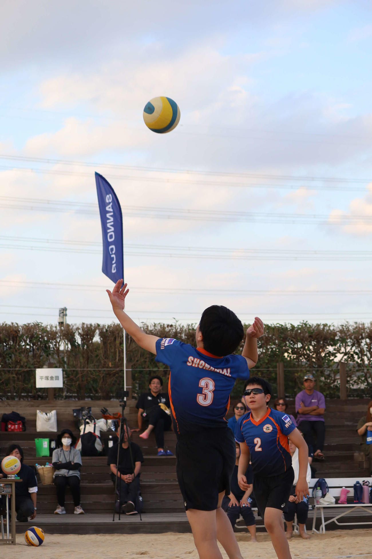 「SANNO CUP2024」で優勝を果たした湘南台ジュニアバレーボールスポーツ少年団の松尾誠志（右）と松尾真志（左）の松尾ツインズ