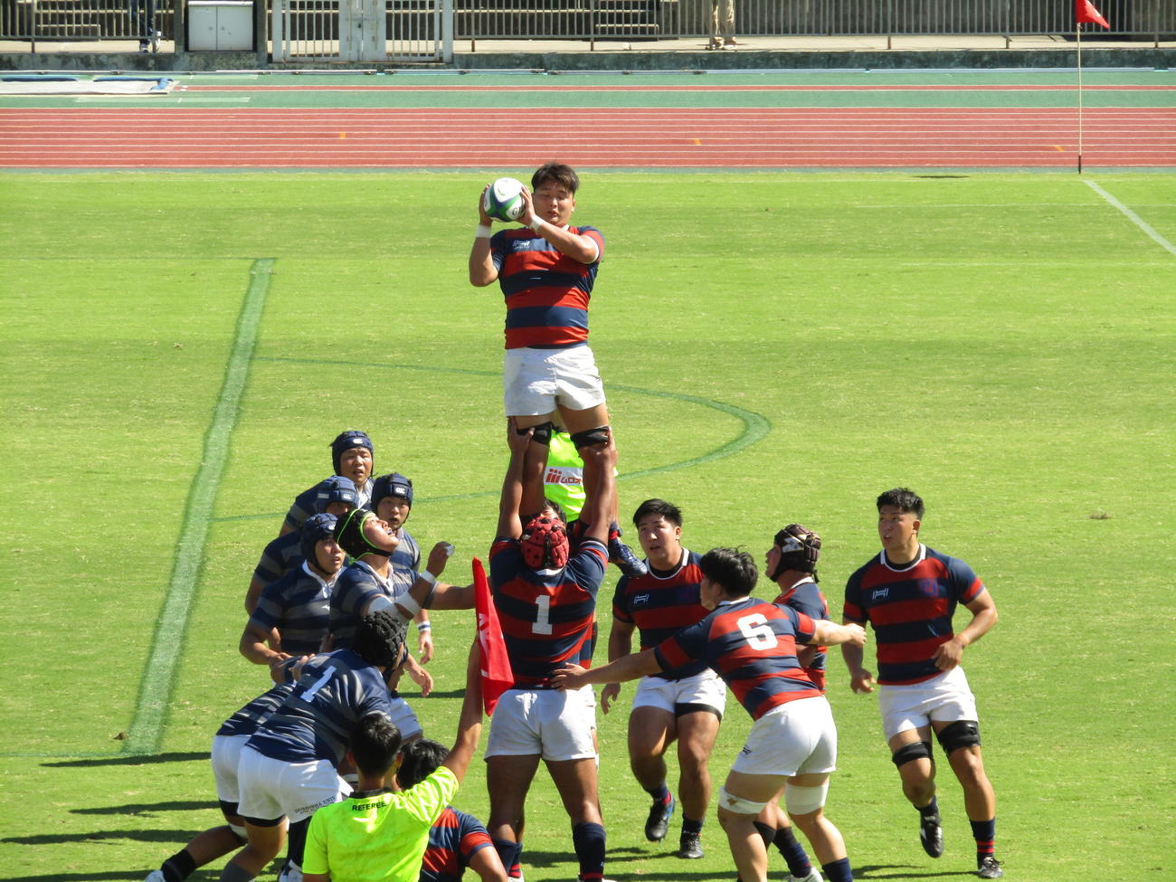 開幕3連勝を飾った関学大はラインアウトでも終始優位に立つ