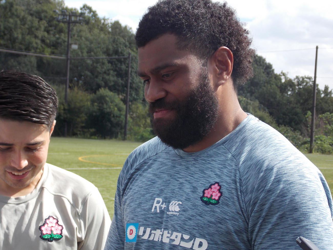 横浜との合同練習後に思いを語る日本代表エピネリ・ウルイバイティ（撮影・松本航）