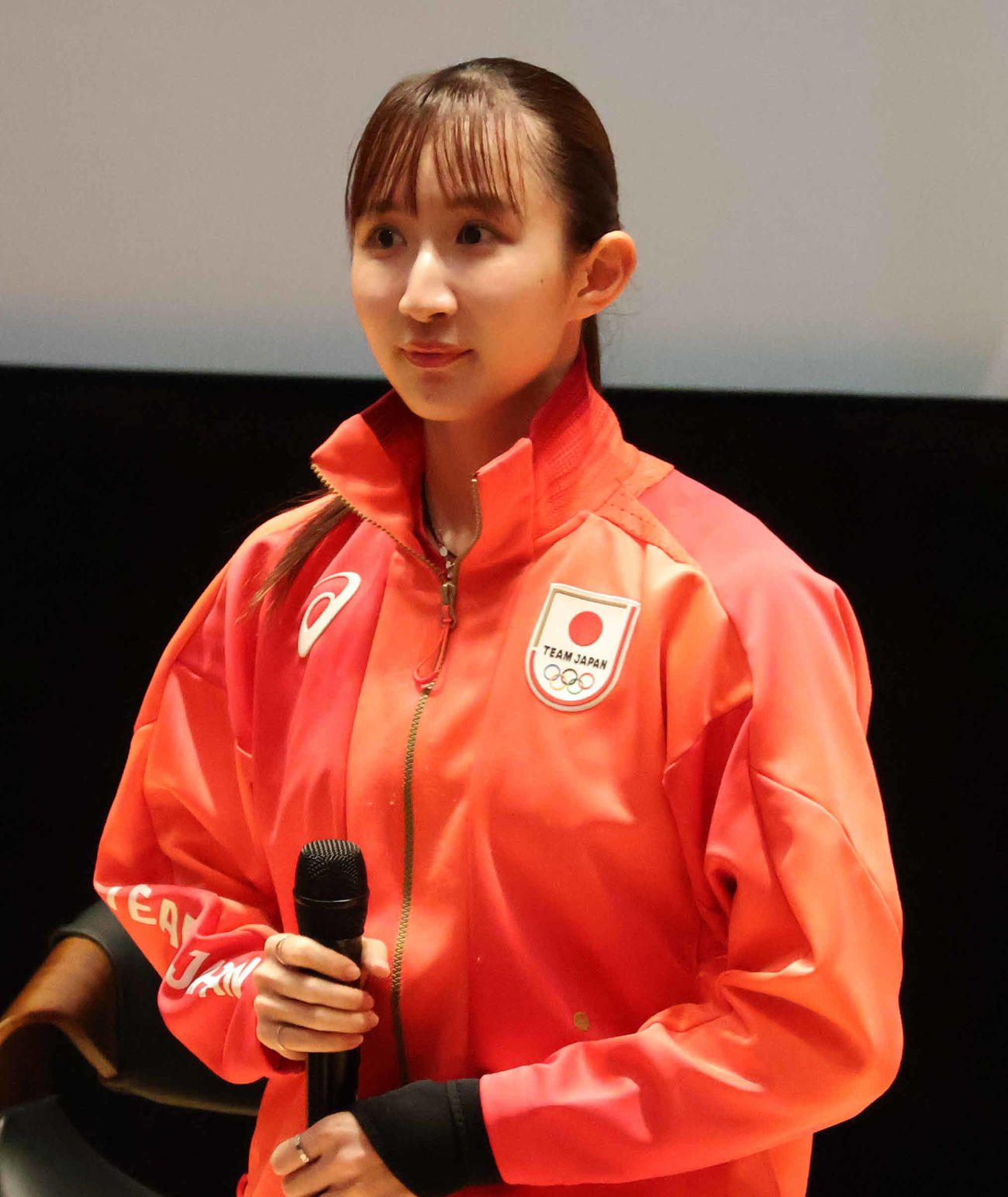 トークイベントに出席した早田ひな（撮影・竹本穂乃加）＝2024年10月16日、大阪市内