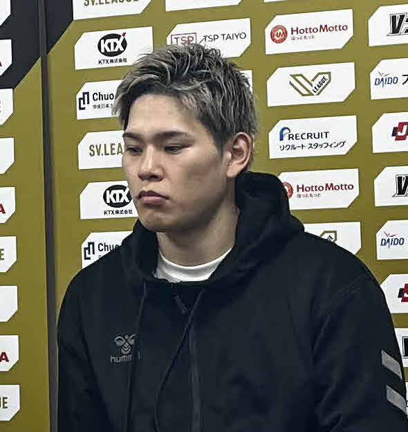 会見に出席した大阪ブルテオンに西田有志（撮影・竹本穂乃加）
