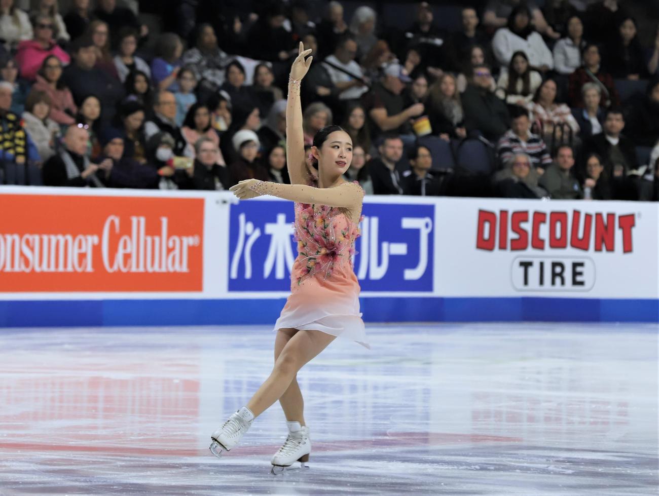 フィギュアスケートGPシリーズ第1戦スケートアメリカ　女子フリーで演技を披露する青木（撮影・藤塚大輔）