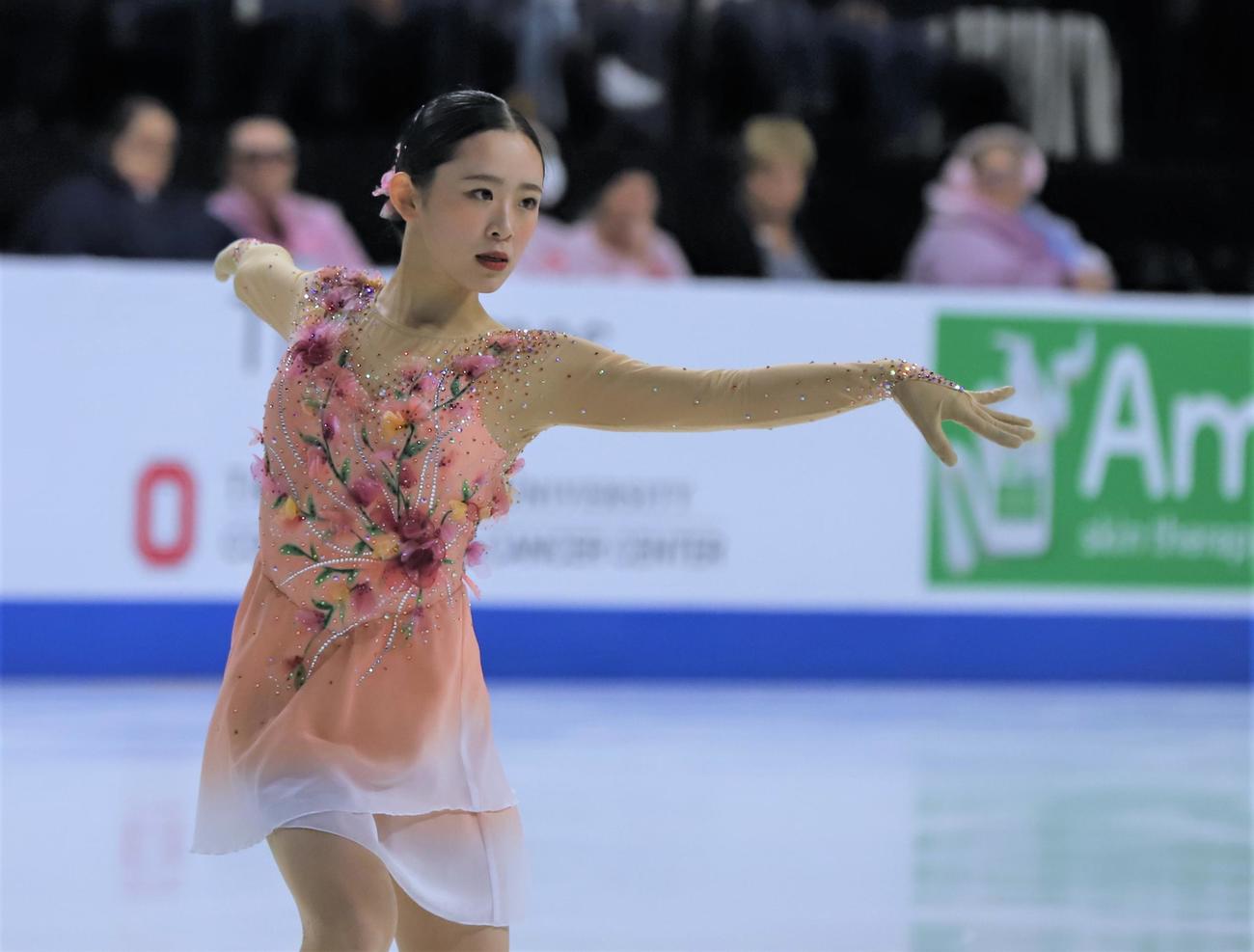 フィギュアスケートGPシリーズ第1戦スケートアメリカ　女子フリーで演技を披露する青木（撮影・藤塚大輔）