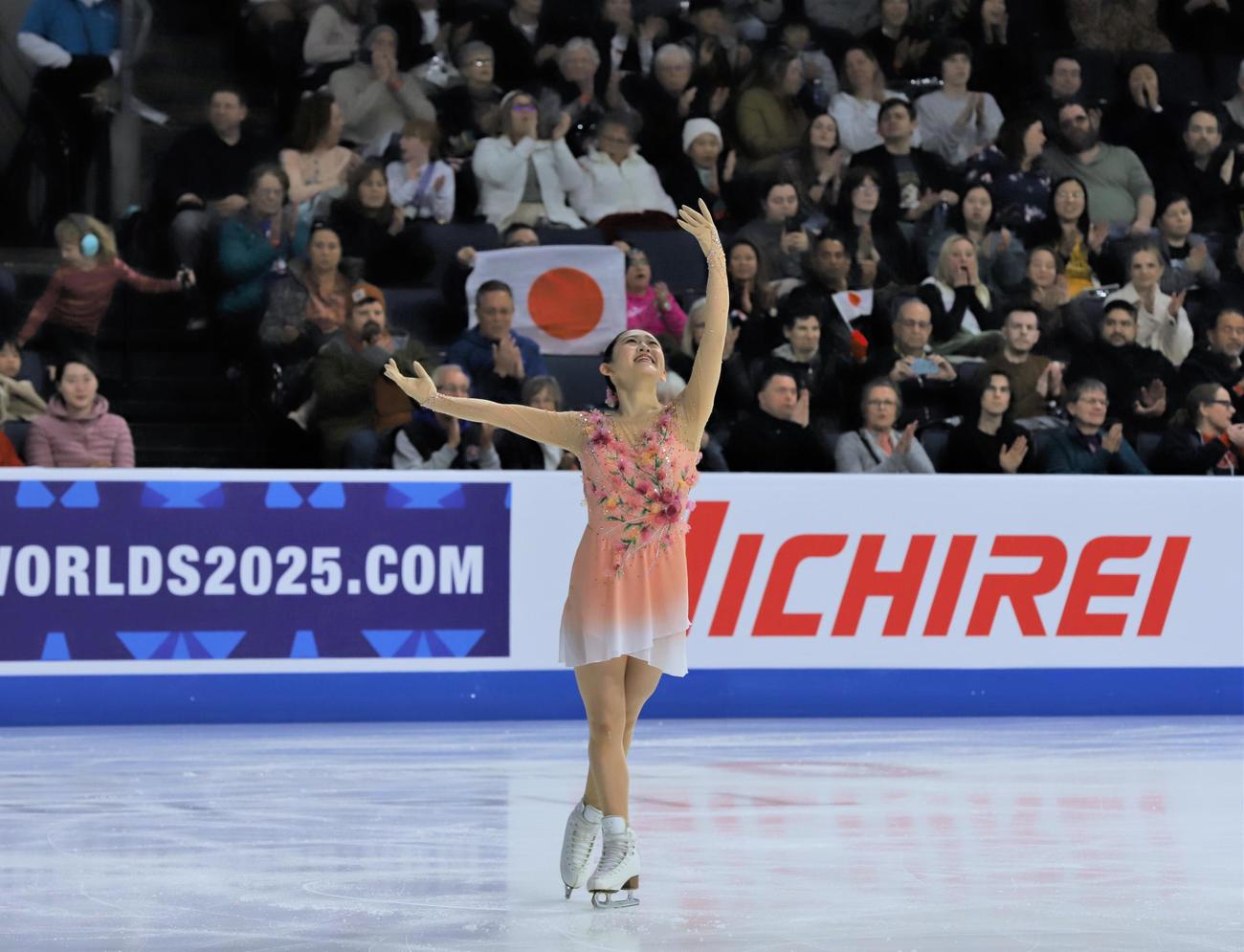 フィギュアスケートGPシリーズ第1戦スケートアメリカ　女子フリーで演技を披露する青木（撮影・藤塚大輔）